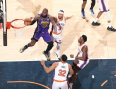 TK体育-包含詹姆斯巅峰对决，Faker与50激战湖人分钟，惊险取胜胜负难料！的词条