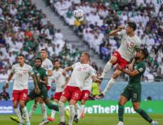 TK体育-莱万多夫斯基爆冷击败老鹰，回归赛场引爆全场！的简单介绍