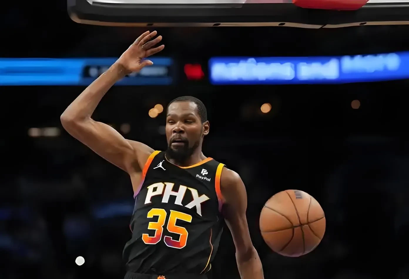 TK体育直播-包含杜兰特迎来三赛季高光表现，雄鹿球迷沸腾！的词条